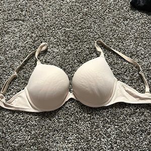 Pink 34D wear every wear push-up bra from pink. I’m good condition.